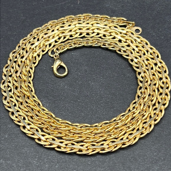 Gorgeous vintage Korea heavy gold tone necklace - Picture 1 of 4